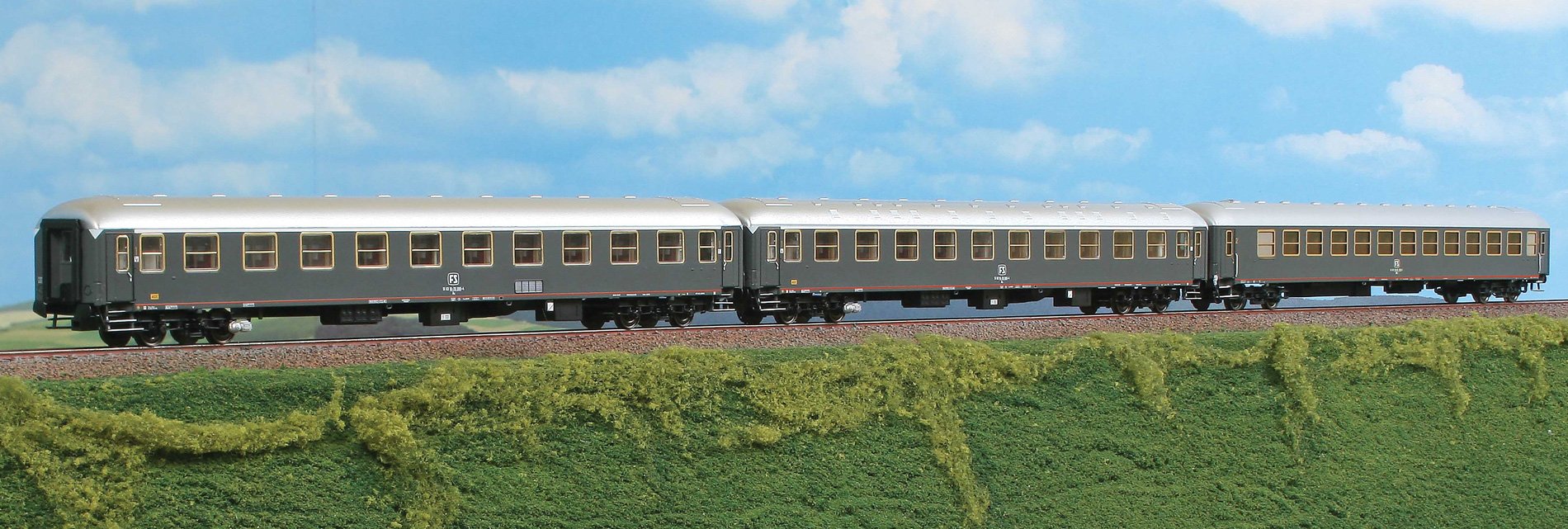 ACME 55227  Three car Passenger set "TRENI RAPIDI" FS