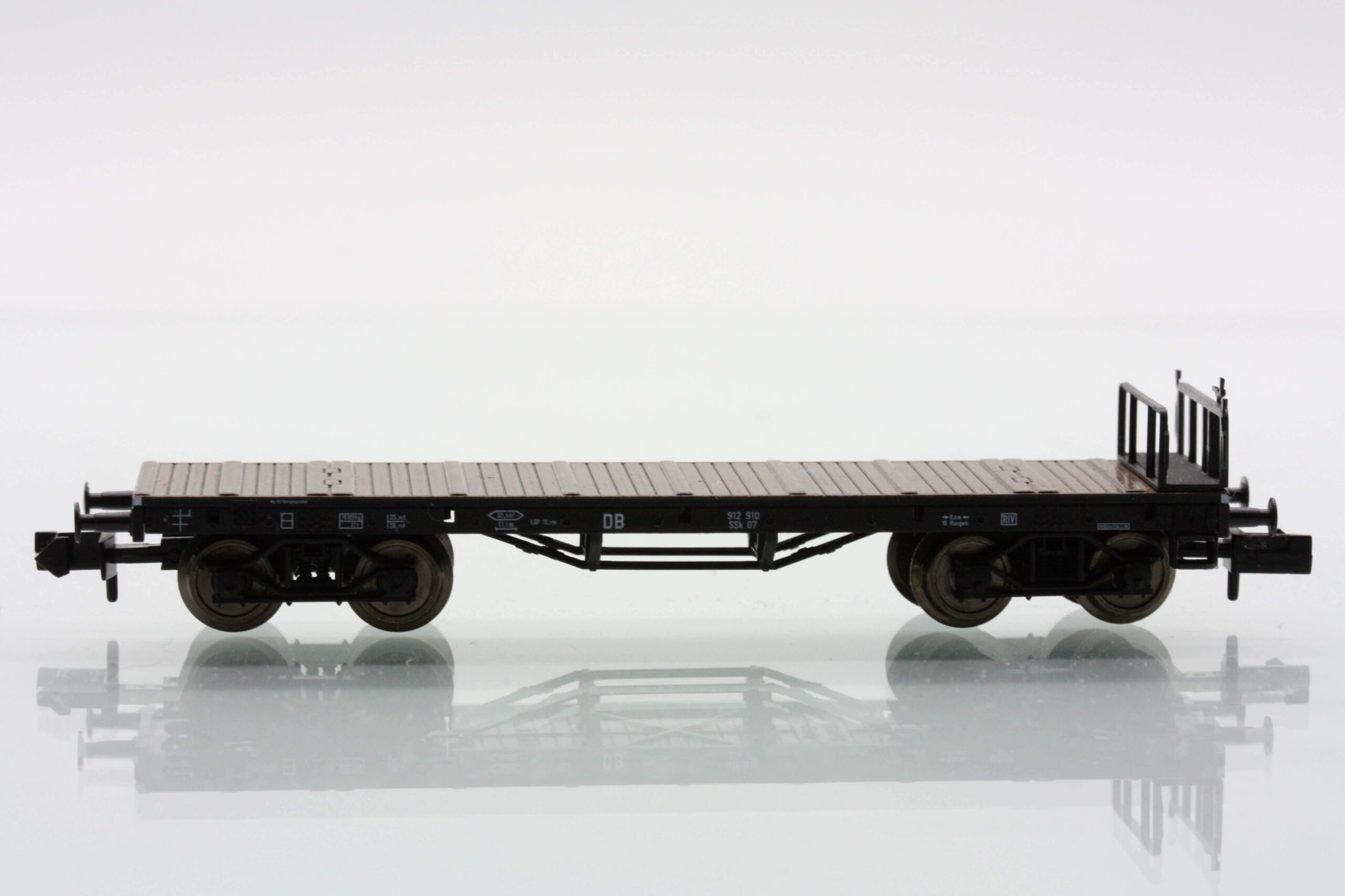 Fleischmann 8286  Stake wagon with brakemans platform SSk 07 of the DB