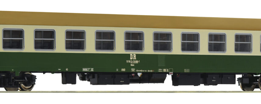 Roco 74817  2nd class fast train coach, DR