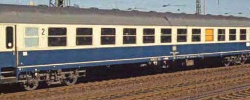 ACME 52242   2nd class passenger coach, DB