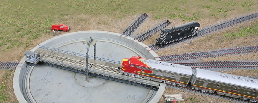 Walthers Cornerstone 2851   Motorized 110' Turntable