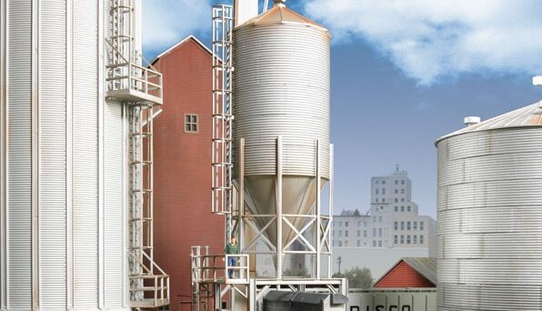 Walthers Cornerstone 2935   Grain Surge Bin