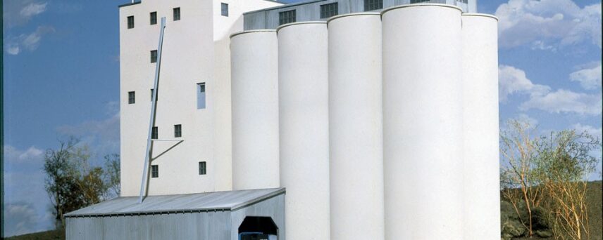 Walthers Cornerstone 3022 ADM Concrete Grain Elevator