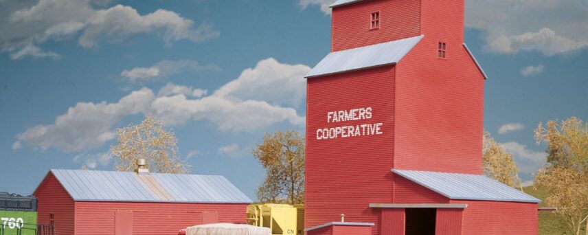 Walthers Cornerstone 3036   Farmers Cooperative Rural Grain Elevator
