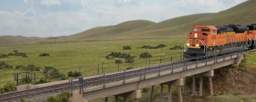 Walthers Cornerstone 4591   Modern Short-Span Concrete Railroad Bridge