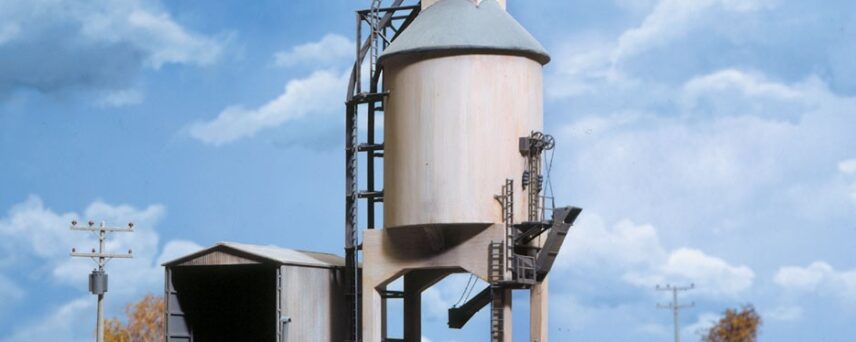 Walthers Cornerstone 3042  Concrete Coaling Tower