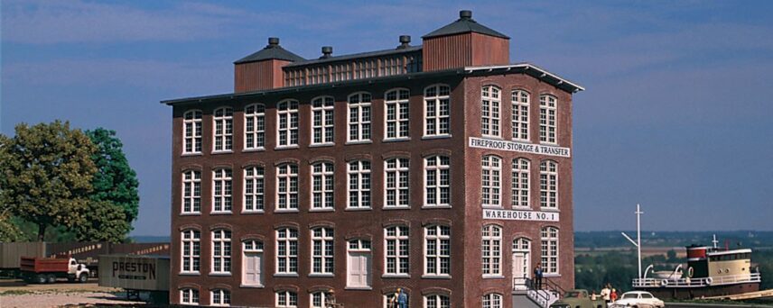 Walthers Cornerstone 3069  Front Street Warehouse