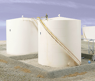 Walthers Cornerstone 3168  Tall Oil Storage Tank w/Berm