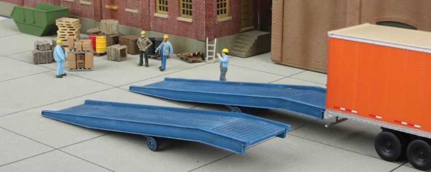 Walthers Cornerstone 4130  Loading Ramps - pkg(2)