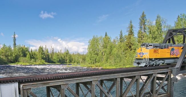 Walthers Cornerstone 4520  109' Single-Track Pratt Deck Truss Railroad Bridge