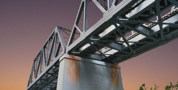 Walthers Cornerstone 4552  Double-Track Railroad Bridge Concrete Pier 2-Pack
