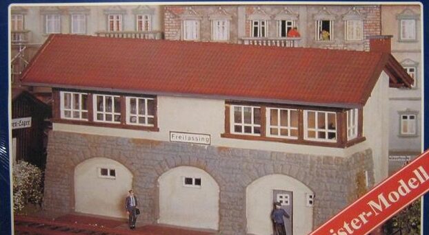Pola 672  HO "FREILASSING" Signal Box