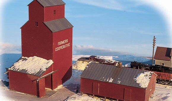 Walthers Cornerstone 3238  Farmer's Co-op Rural Grain Elevator