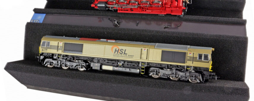 ESU 41010  Premium Foam Train Service Tray, 328 x 166 x 68 mm. With magnetic storage recess