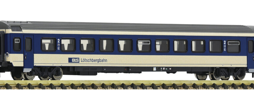 Fleischmann 890210  2nd class passenger coach, BLS