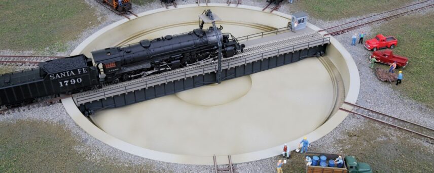 Walthers Cornerstone 2618  Motorized 130' Turntable