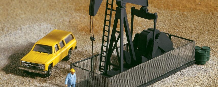 Walthers Cornerstone 3248  Walking Beam-Horse Head Oil Pump