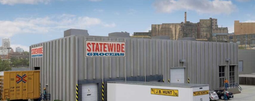 Walthers Cornerstone 4105  HO Modern Concrete Grocery Warehouse