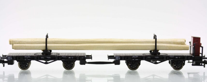 Fleischmann 8223  Swivelling bolster wagon w/tree trucks, DRG