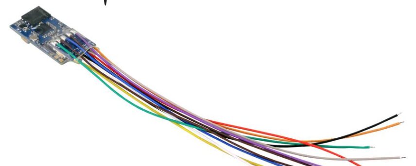ESU 58813  LokSound 5 micro DCC/MM/SX/M4 "blank decoder", single wires, with Speaker 11x15mm