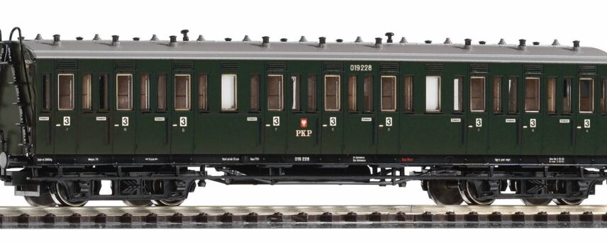 Piko 53330  2nd class compartment car, PKP