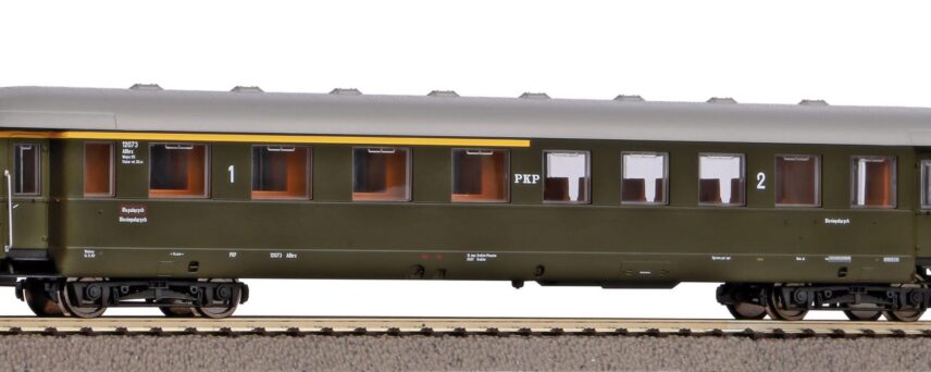 Piko 53283   1st/2nd class passenger car, PKP