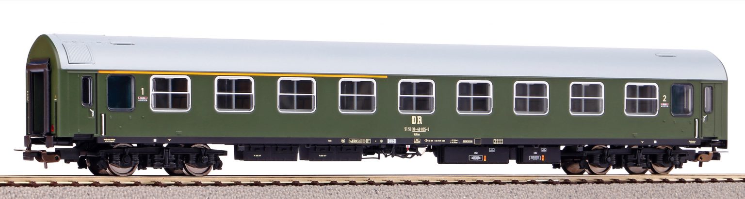 Piko 58551   Y-passenger coaches ABme '69, DR