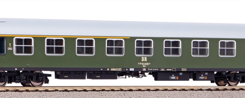 Piko 58551   Y-passenger coaches ABme '69, DR