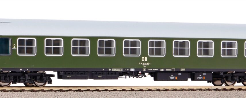 Piko 58552   Y-passenger coaches Bme '69, DR
