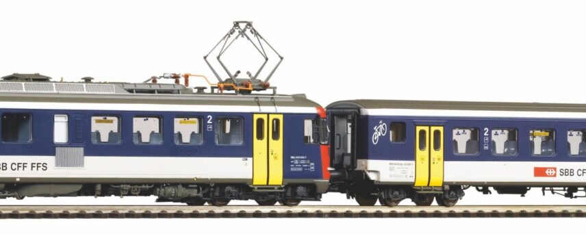 Piko 96854  Set of 2 Rbe 4/4 NPZ railcars + control car, SBB