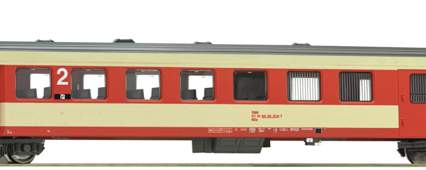 Roco 74697  2nd class "Schlieren" coach with baggage compartment, ÖBB