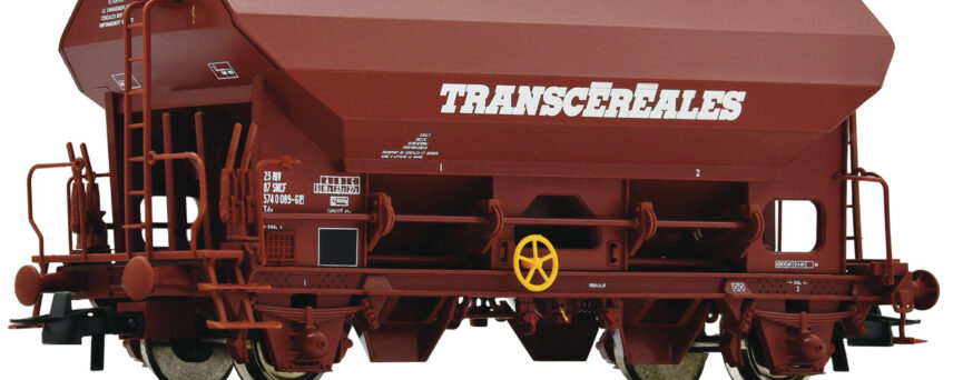 Roco 76033   3 piece set swing roof wagons, SNCF