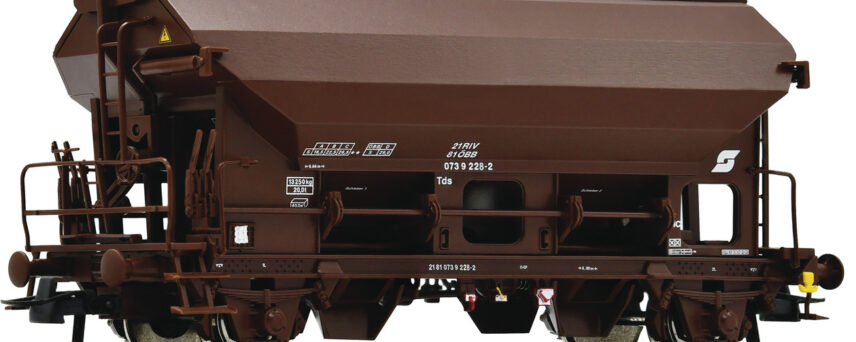 Roco 76180   3 piece set swing roof wagons, ÖBB