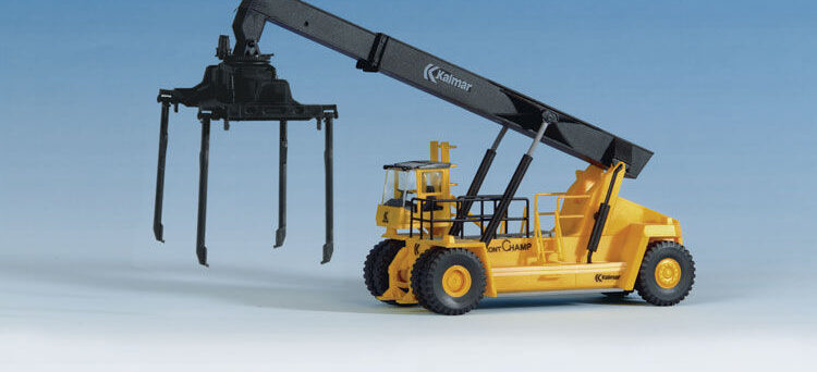 Walthers SceneMaster 11013  HO Kalmar Intermodal Container-Trailer Crane - Kit