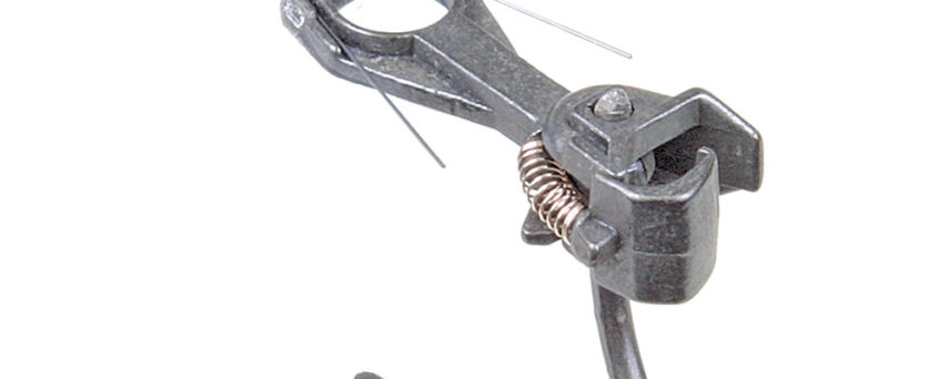 Kadee #148 HO Scale 140-Series Whisker® Metal Couplers with Gearboxes - Universal - Medium (9/32") Centerset Shank