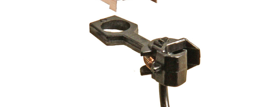 Kadee #28 HO Scale 20-Series Plastic Couplers with Gearboxes - Medium (9/32") Centerset Shank