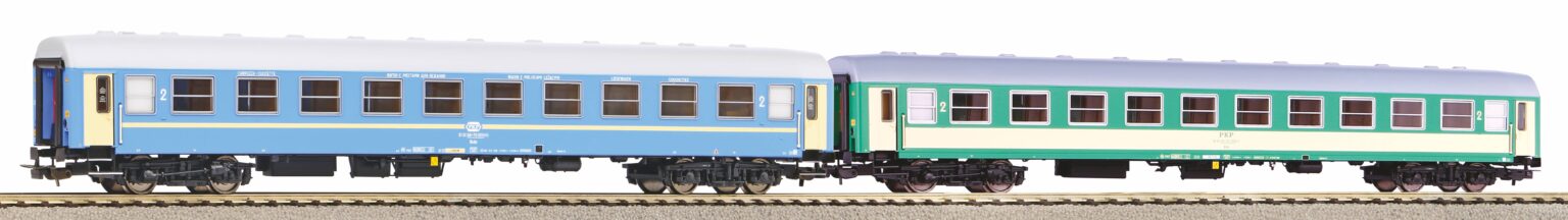 Piko 97302  Set of 2 Intercity passenger coaches, PKP