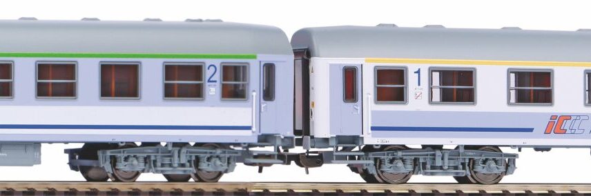 Piko 97304  Set of 2 Intercity passenger coaches, PKP