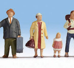 Walthers SceneMaster 6040  Passengers Ready to Board Pkg(6)