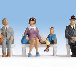 Walthers SceneMaster 6041  Waiting Passengers Pkg(6)