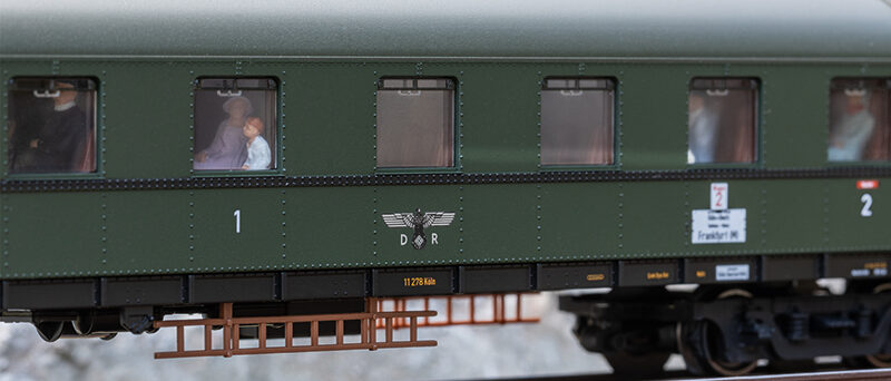 Trix 23388  “Hechtwagen” express train passenger car set, DRB