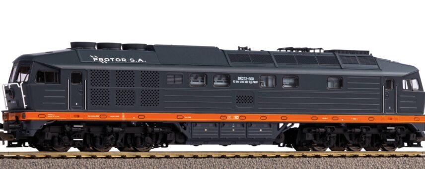 Piko 52916   Diesel locomotive BR 232, Protor
