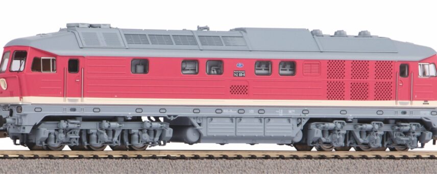 Piko 52765  Diesel Locomotive class 142, DR