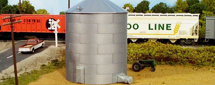 Rix Products 304   Corrugated 30′ Grain Bin