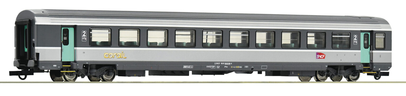 Roco 74539   2nd class "Corail" open seating coach, SNCF