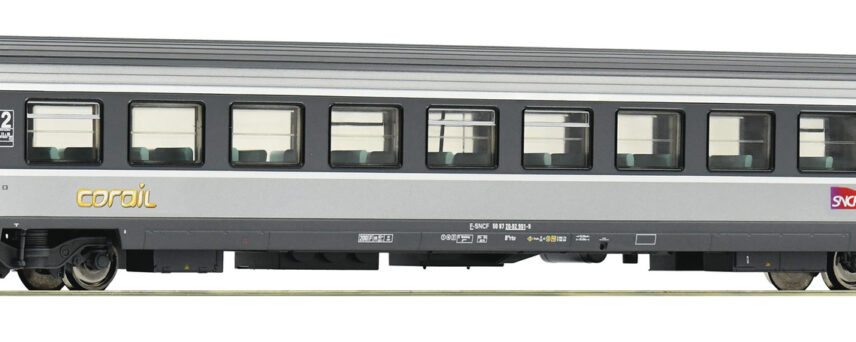 Roco 74539   2nd class "Corail" open seating coach, SNCF