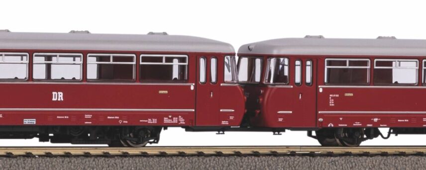 Piko 52890   Diesel Railcar VT 2.09 Panorama + VB, DR
