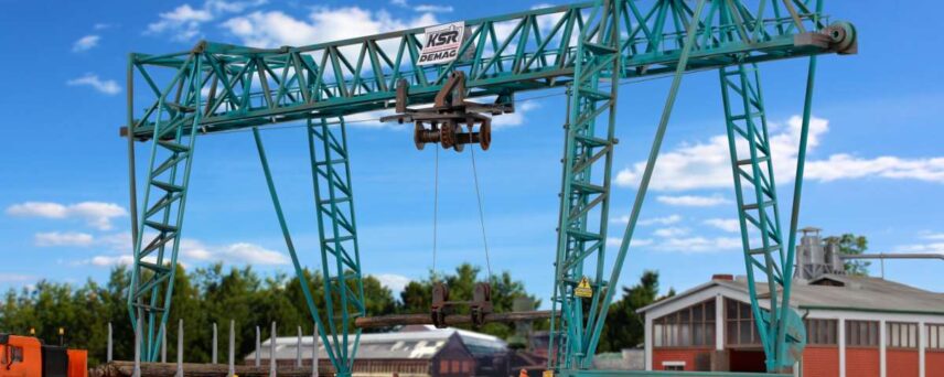 Kibri 38543  HO Gantry crane for sawmill