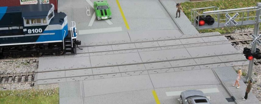 Walthers Cornerstone 4121   HO Modern Concrete Grade Crossing