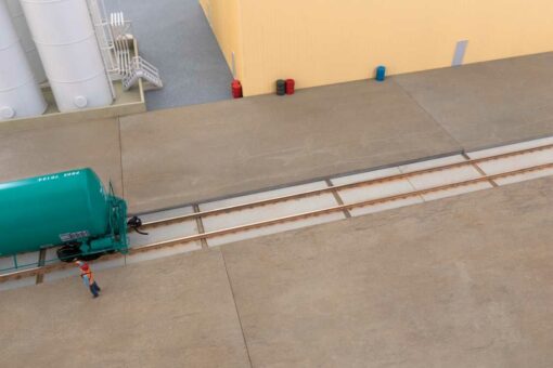 Walthers Cornerstone 4163   HO Concrete Track Pads